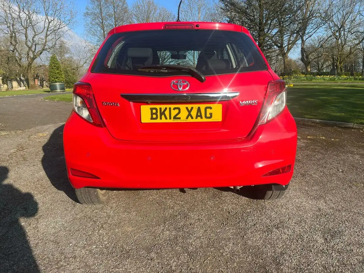 2012-toyota-yaris-10-tr-touch-go-5d-big-64