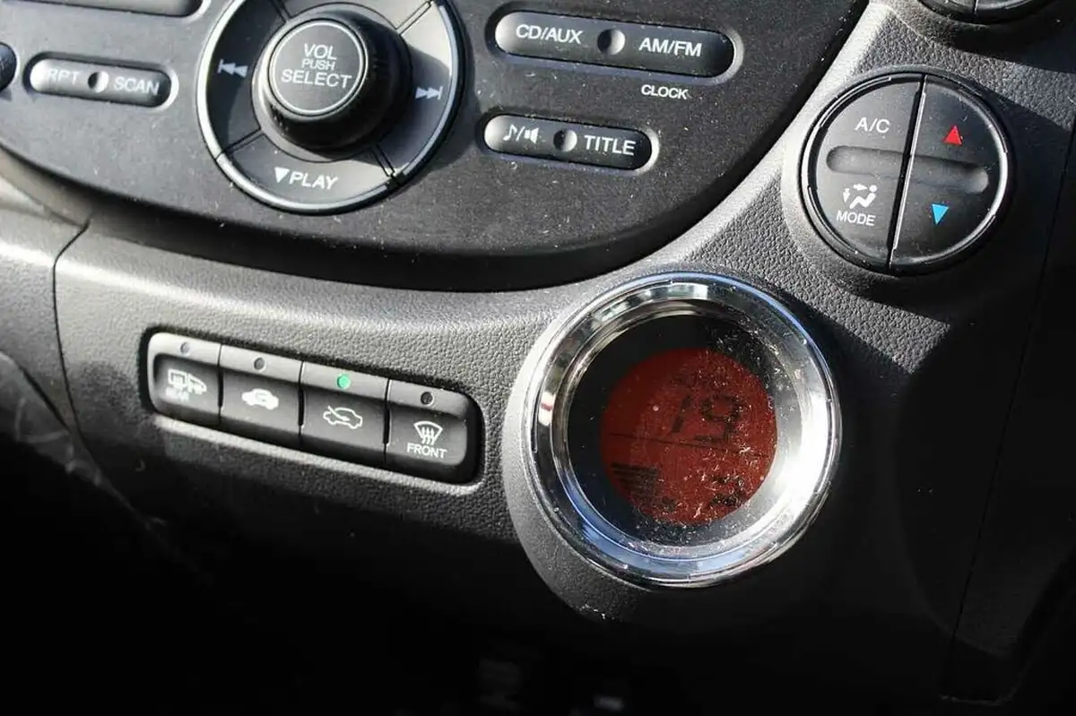 2014-honda-jazz-14-es-plus-cvt-big-19