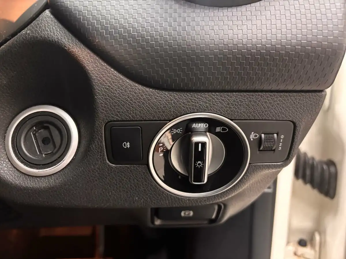 2015-mercedes-benz-a-class-15-cdi-a180-sport-109ps-7g-dct-big-36