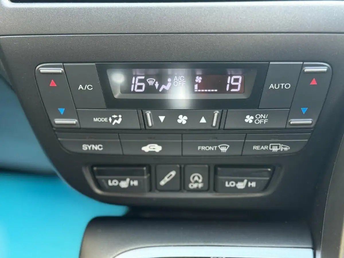 2015-honda-civic-16-i-dtec-sr-honda-connect-with-navi-tourer-big-29