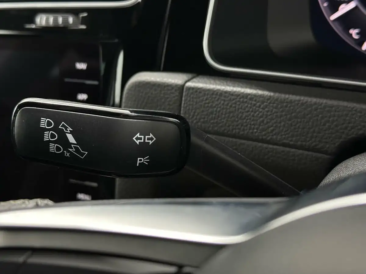 2018-volkswagen-golf-20tdi-gtd-hatchback-5d-big-10