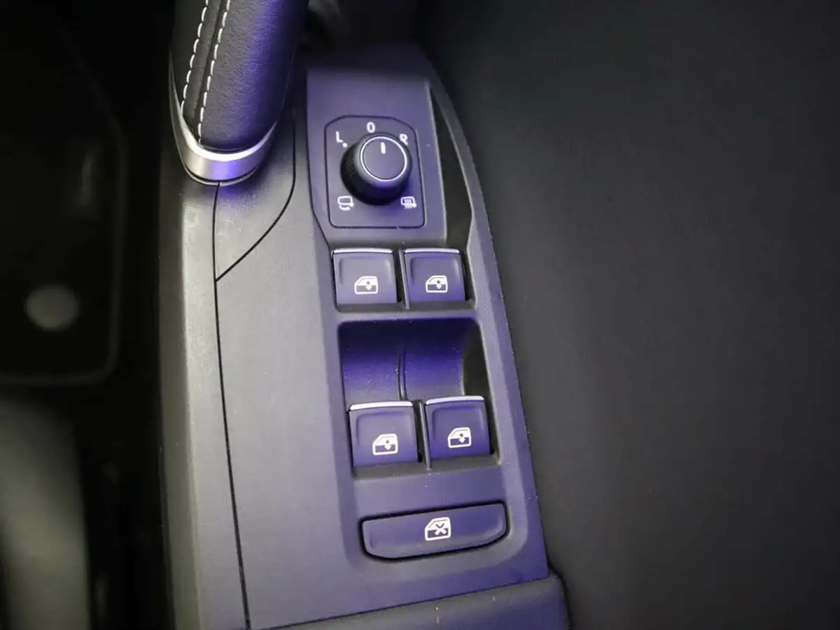 2021-seat-leon-14-e-hybrid-xcellence-lux-hatchback-big-25