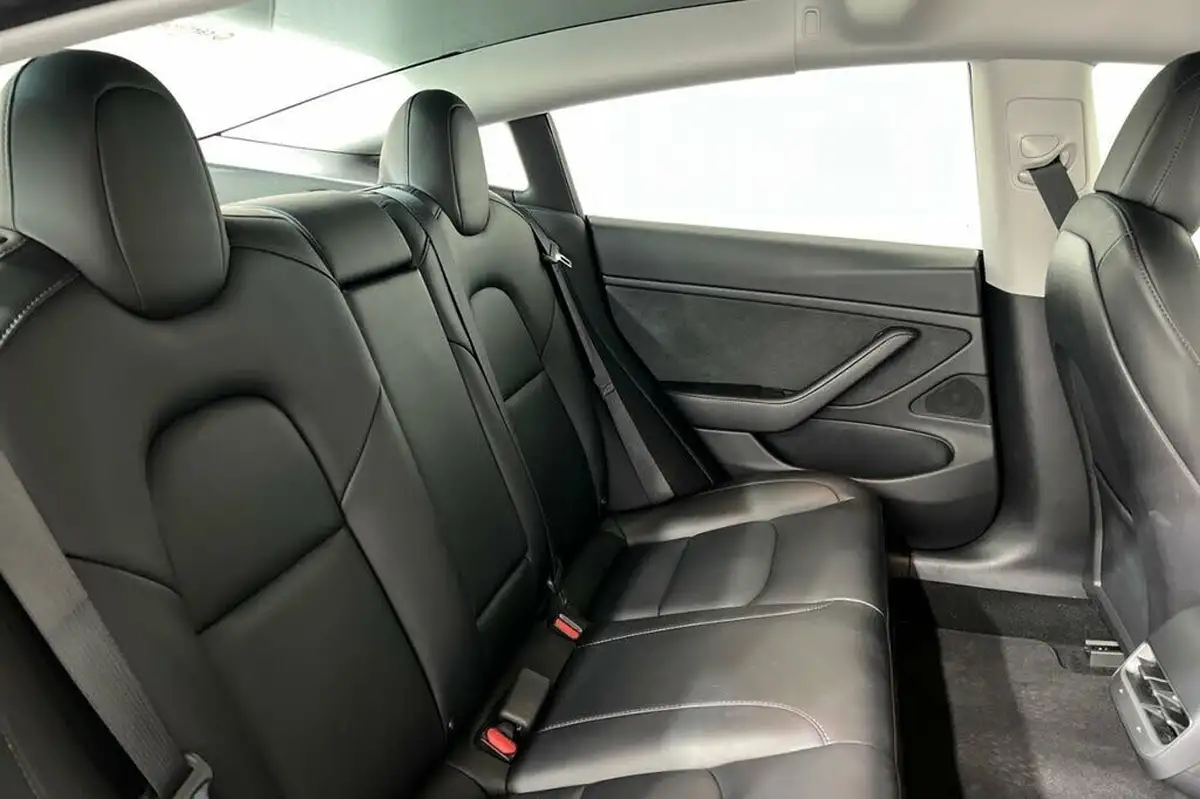 2020-tesla-model-3-e-long-range-big-19