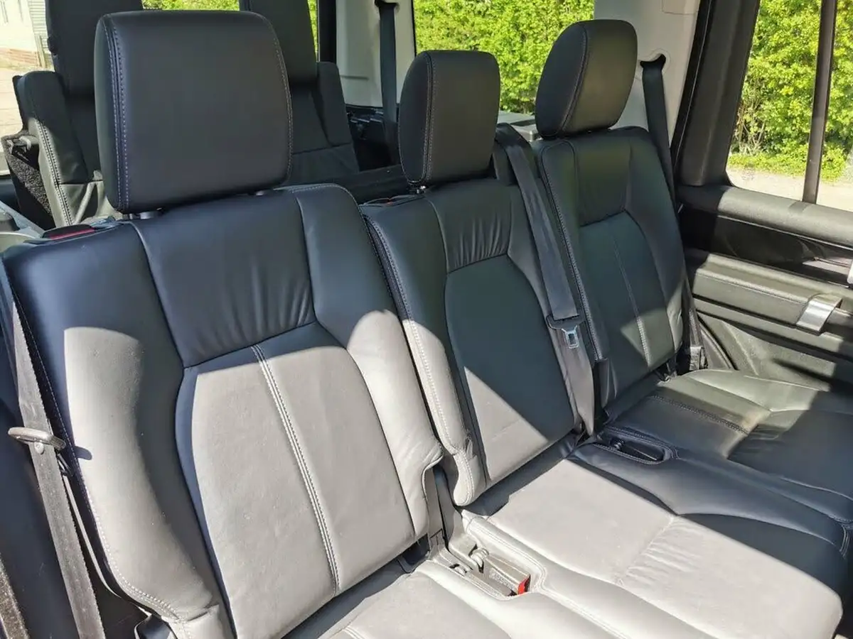 2015-land-rover-discovery-4-30-sd-v6-hse-big-40