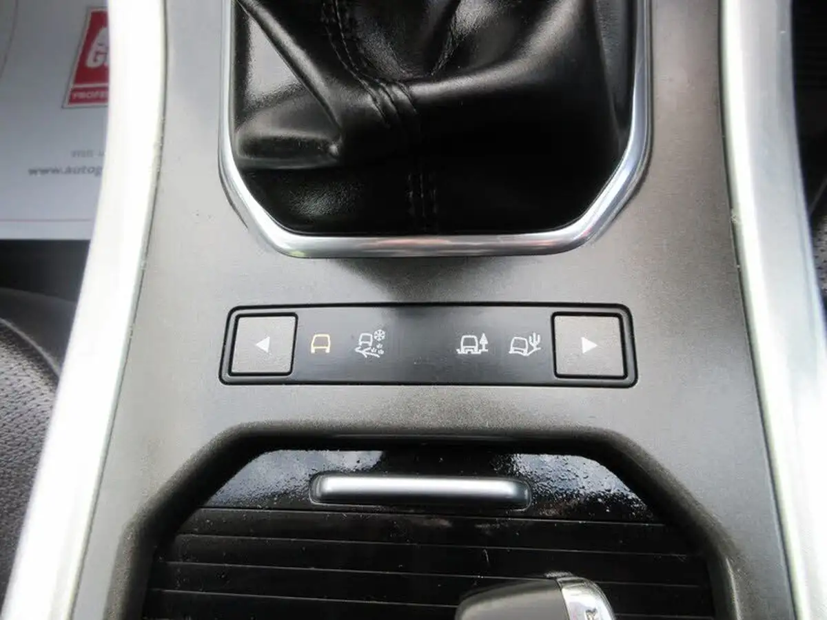 2015-land-rover-range-rover-evoque-20td4-se-tech-hatchback-5d-big-17
