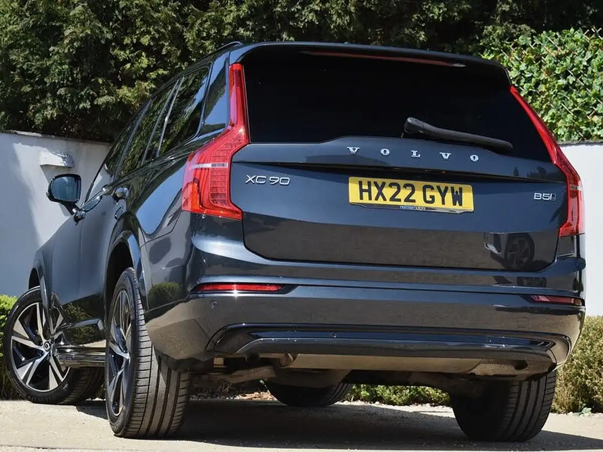 2022-volvo-xc90-20td-b5-r-design-big-5