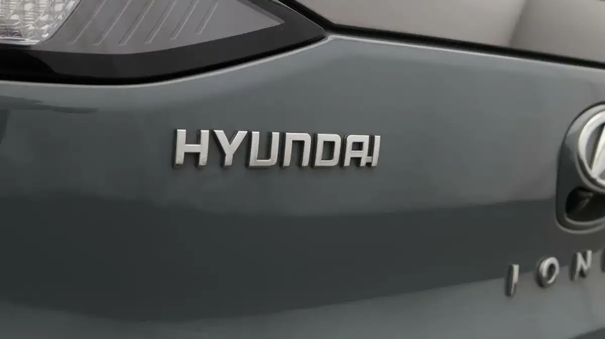 2022-hyundai-ioniq-e-premium-se-electric-big-20
