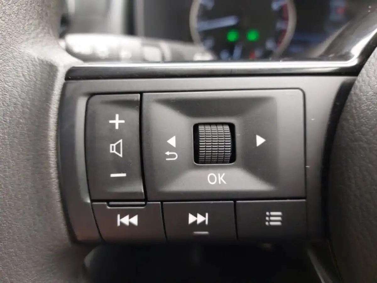 2021-nissan-qashqai-13-dig-t-visia-big-13