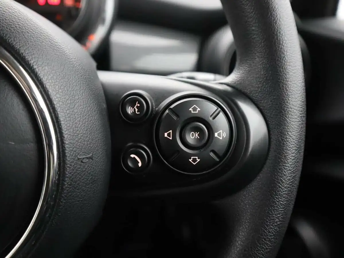 2020-mini-cooper-15-cooper-classic-nav-hatchback-3d-big-23