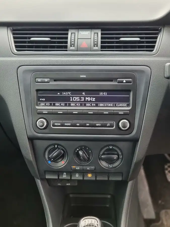 2013-skoda-rapid-12-se-86ps-big-13