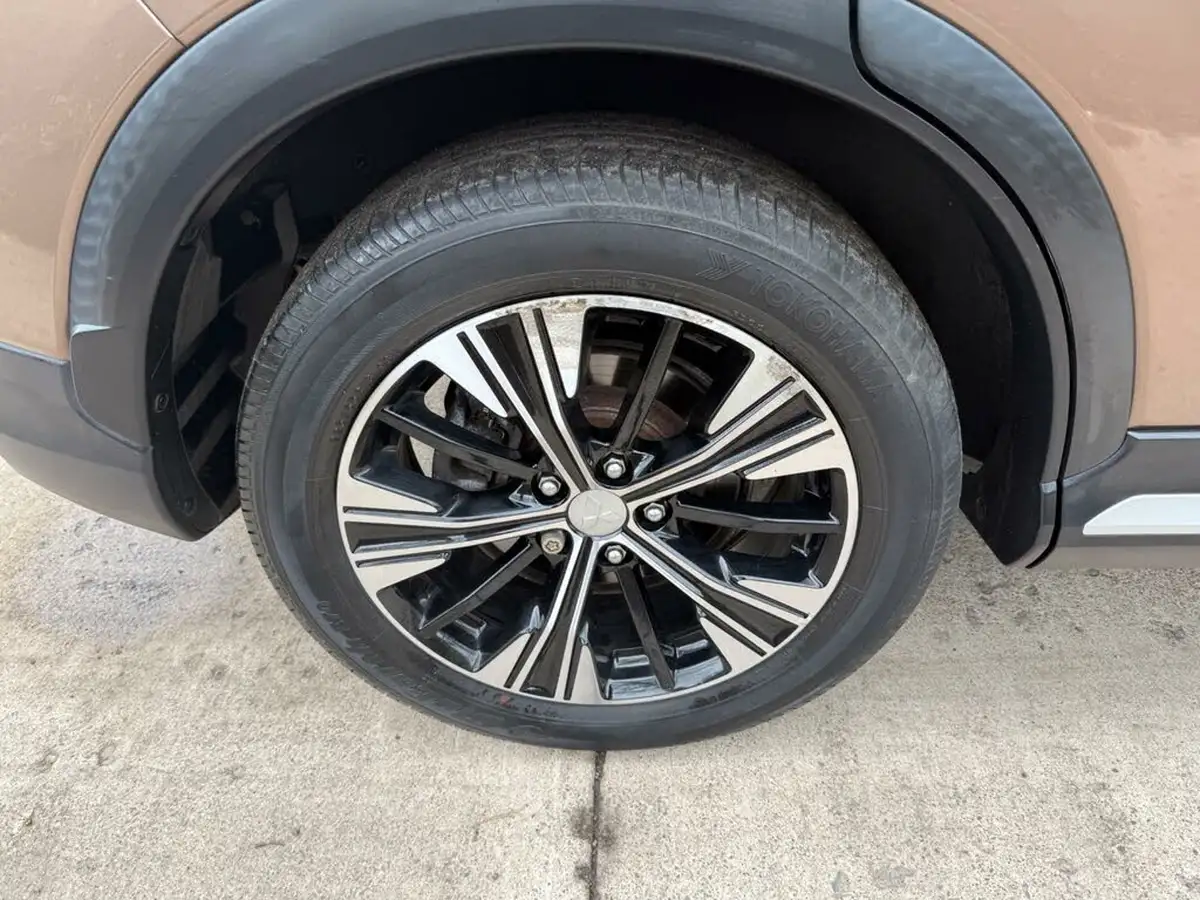 2019-mitsubishi-eclipse-cross-15-4-auto-big-14
