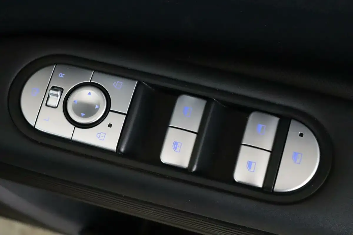 2022-hyundai-ioniq-5-e-se-connect-big-18