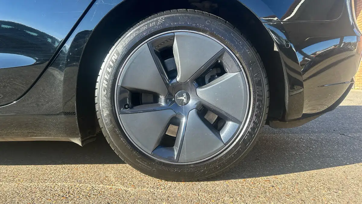 2021-tesla-model-3-e-long-range-awd-big-17