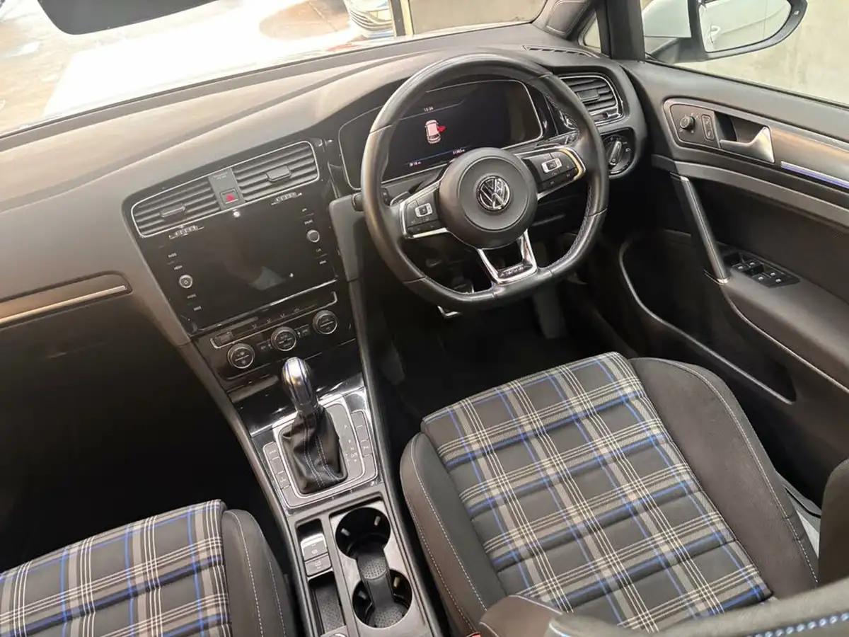 2017-volkswagen-golf-14-tsi-gte-ss-big-27