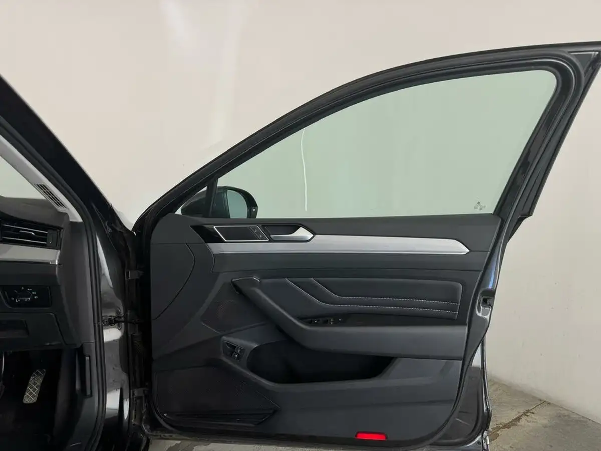 2022-volkswagen-passat-14-tsi-gte-estate-5d-big-27