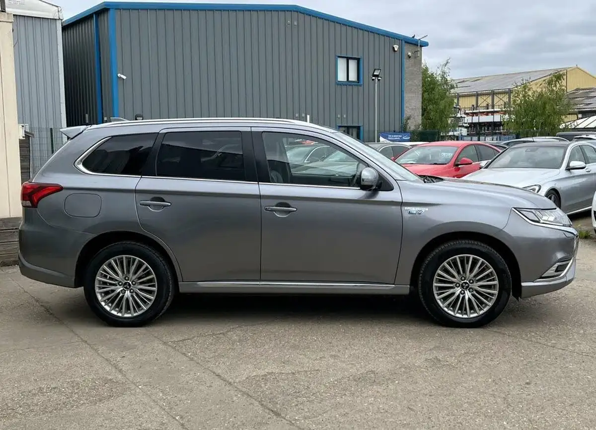 2018-mitsubishi-outlander-24-5h-phev-big-6