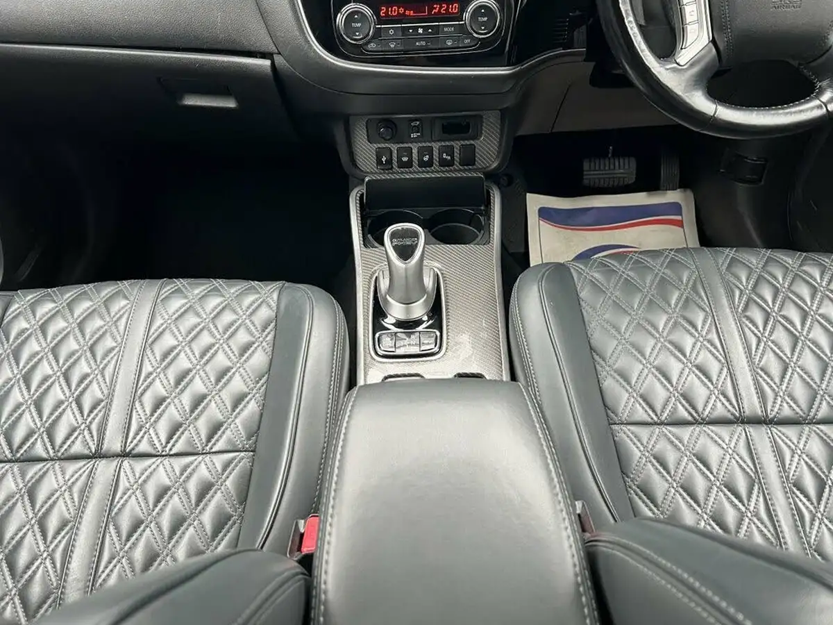 2018-mitsubishi-outlander-24-5h-phev-big-30