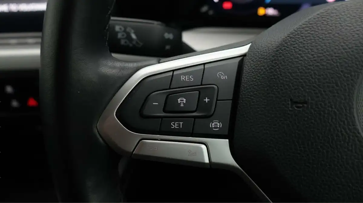 2022-volkswagen-golf-20tdi-life-hatchback-big-22