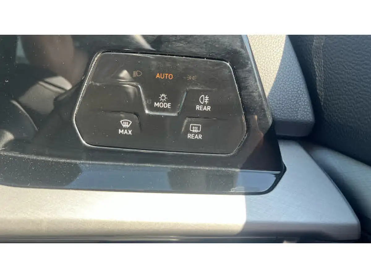 2022-volkswagen-golf-15-tsi-life-130ps-hatchback-big-24