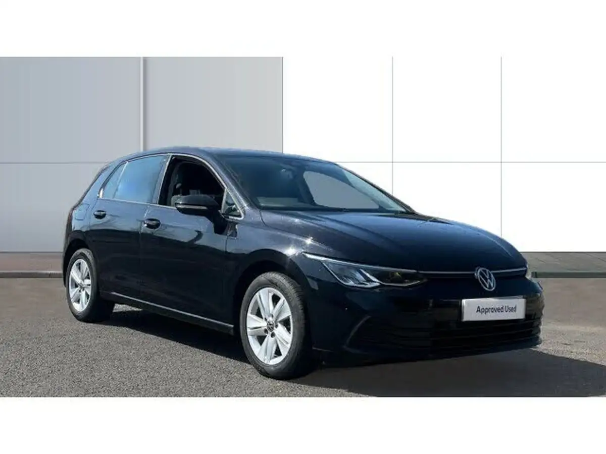 2022-volkswagen-golf-15-tsi-life-130ps-hatchback-big-0