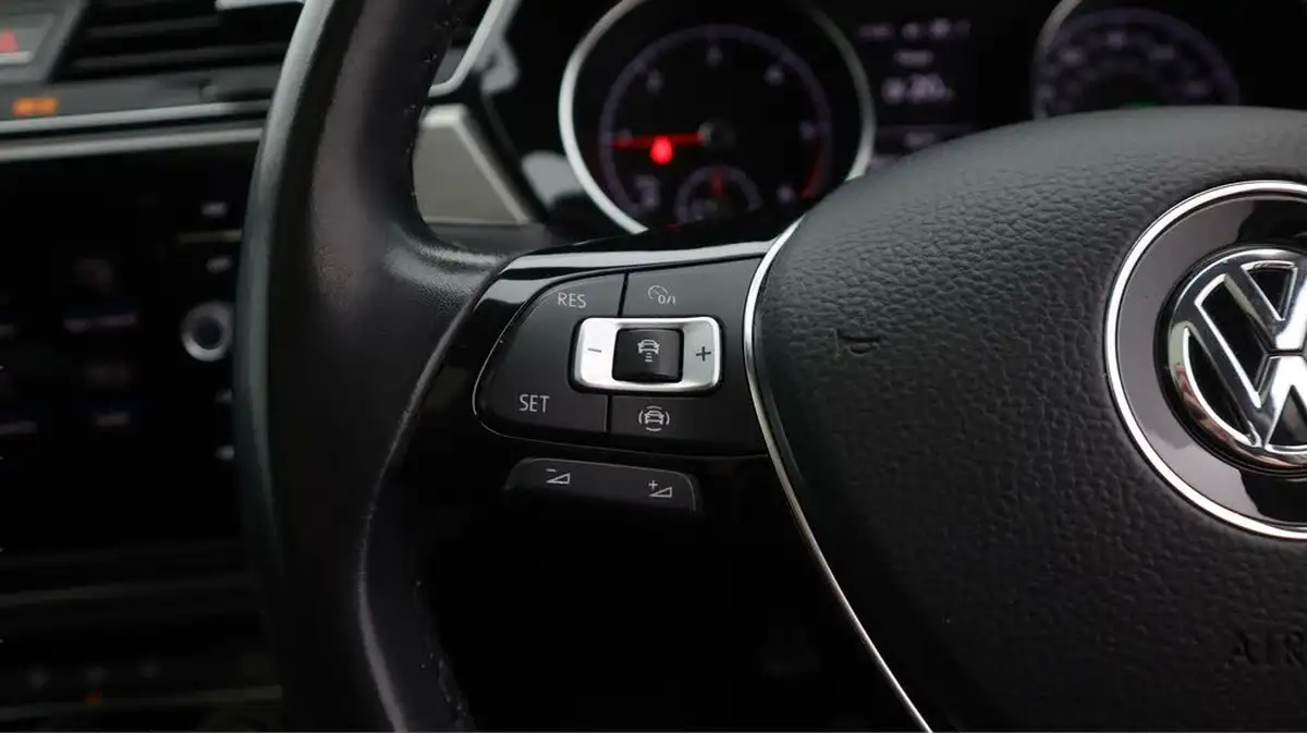 2020-volkswagen-touran-20tdi-se-family-115ps-dsg-big-24