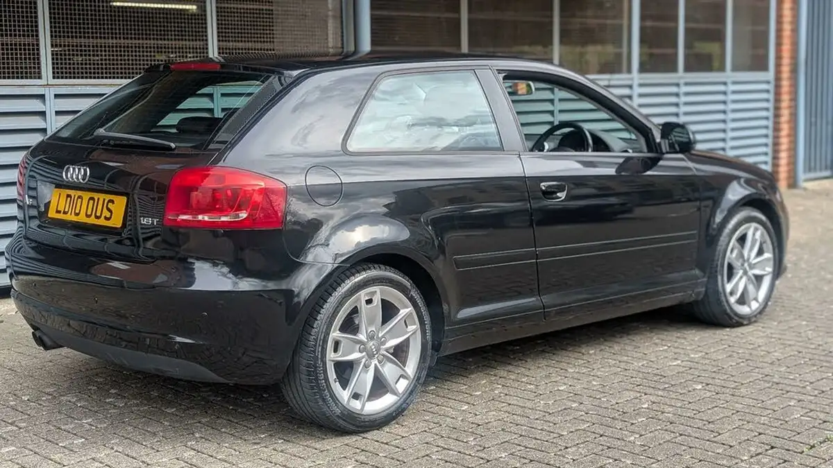 2010-audi-a3-18-sport-hatchback-3d-s-tronic-big-20