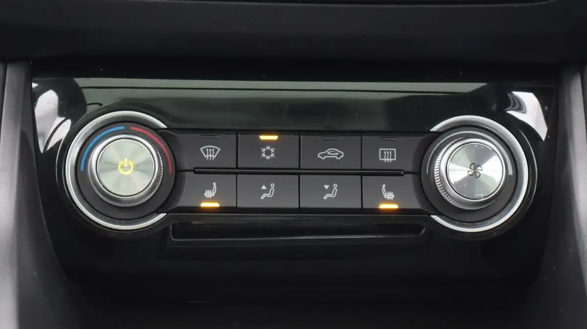 2021-mg-zs-suv-e-exclusive-ev-big-12