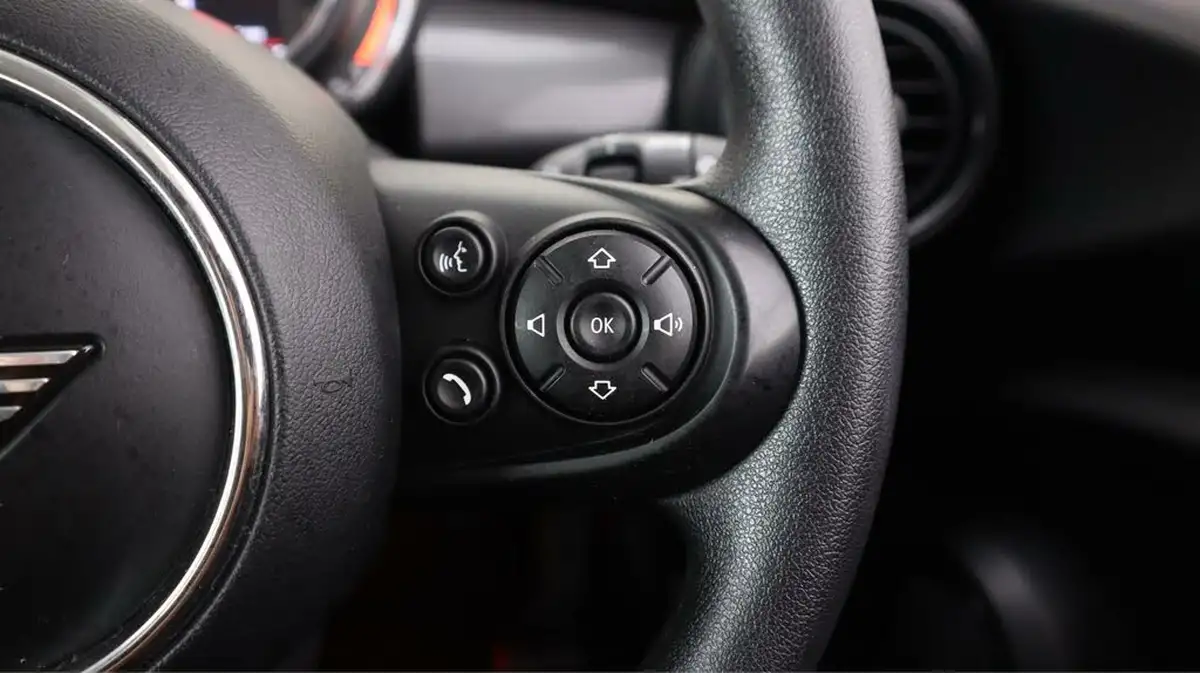 2019-mini-cooper-15-cooper-classic-hatchback-3d-big-22