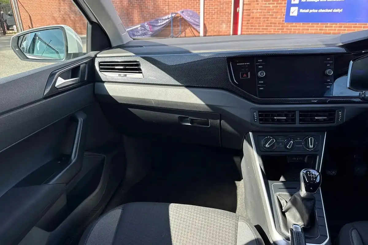 2023-volkswagen-polo-10-tsi-life-big-19