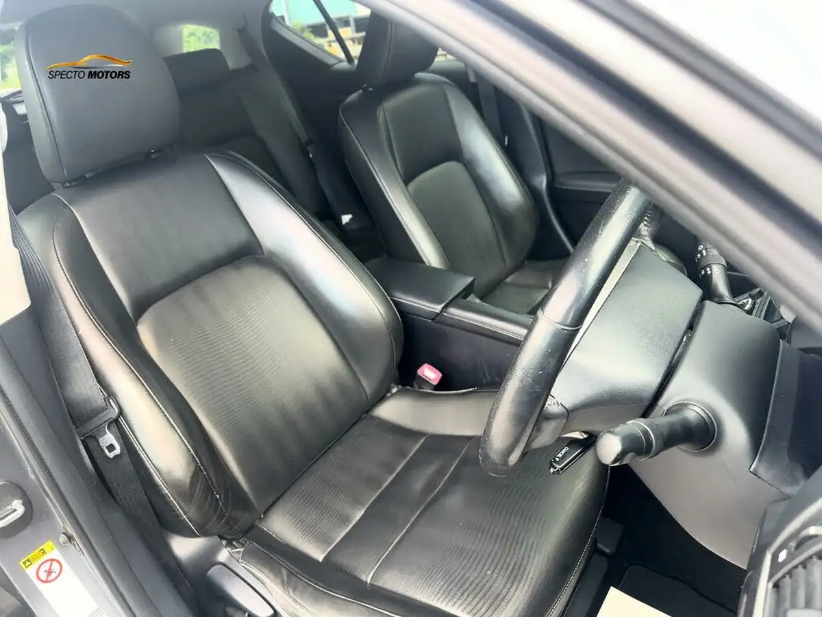 2013-lexus-ct-200h-18-advance-big-9