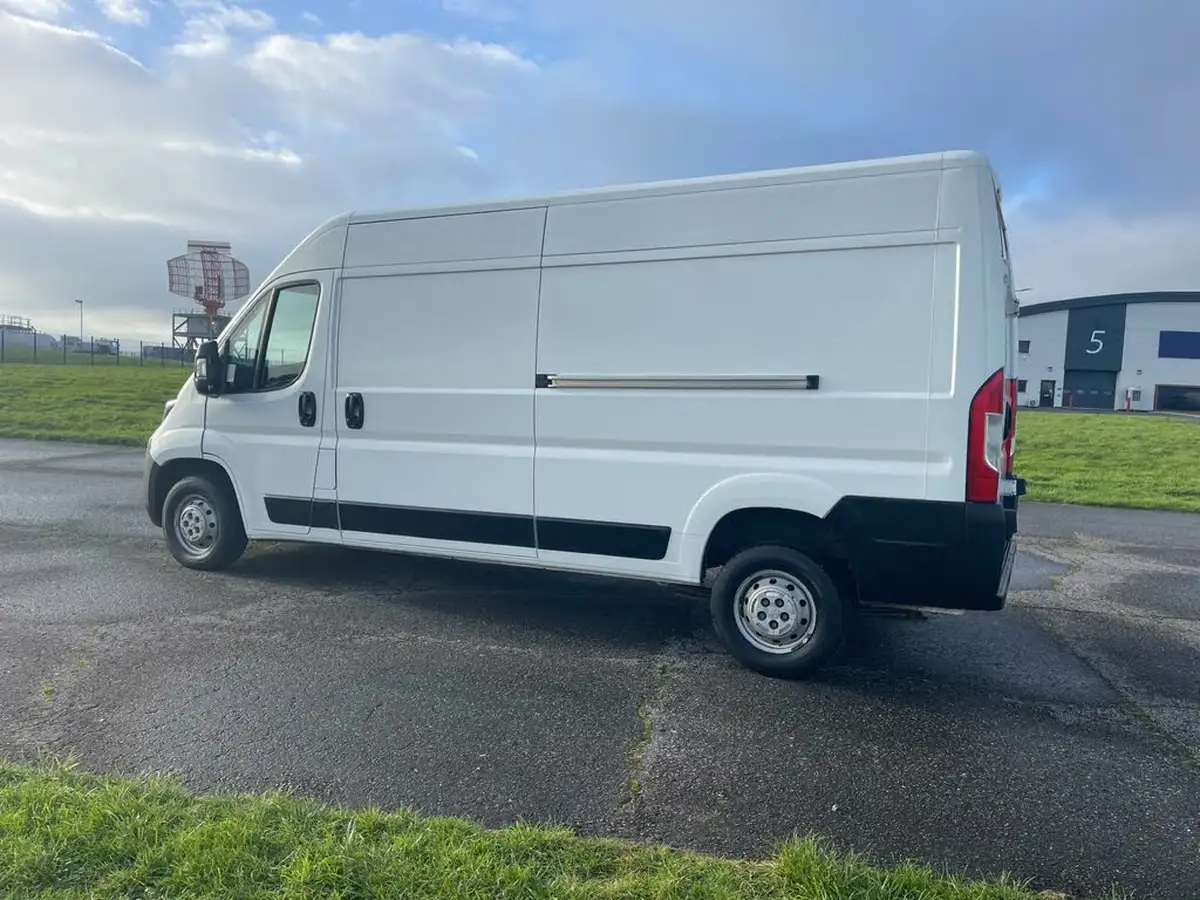 2018-peugeot-boxer-20-bluehdi-professional-335-l3-h2-big-1