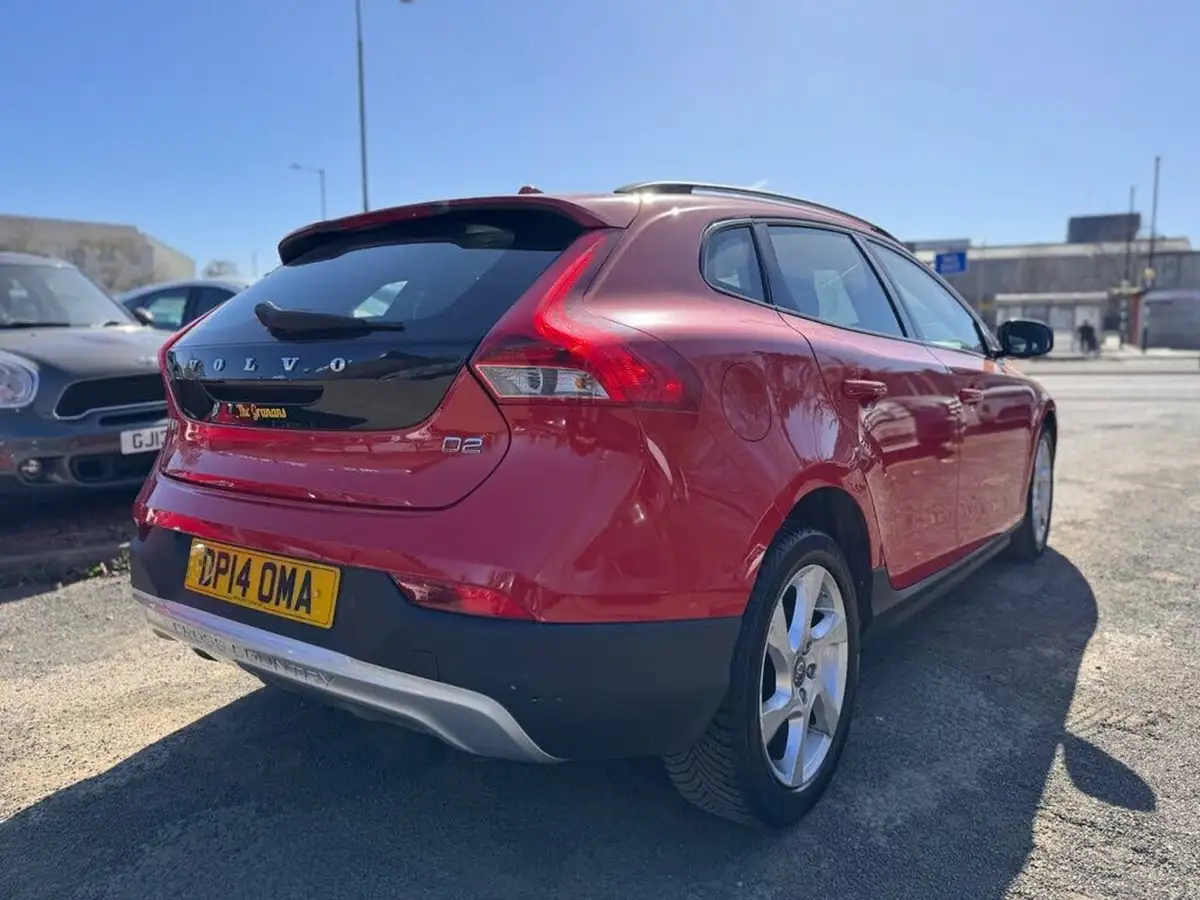 2014-volvo-v40-16td-d2-cross-country-lux-powershift-big-6