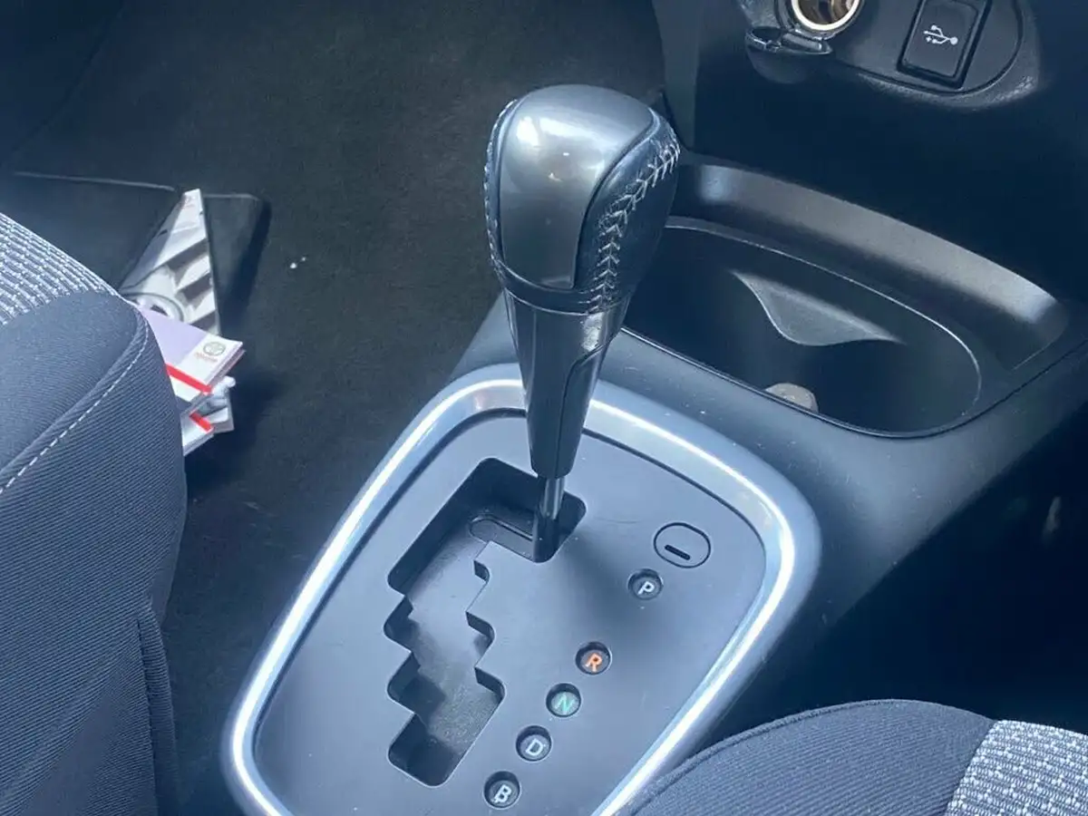 2017-toyota-yaris-15-vvt-i-icon-hybrid-big-44