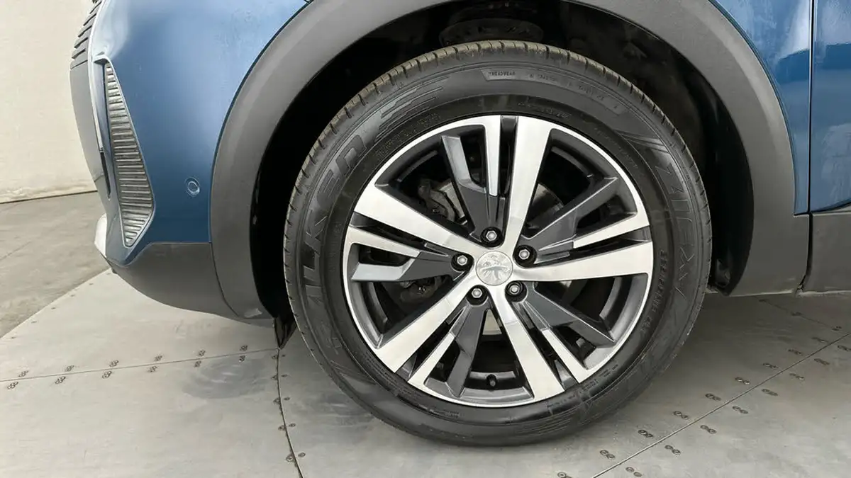2021-peugeot-5008-suv-12-puretech-allure-premium-eat8-big-16