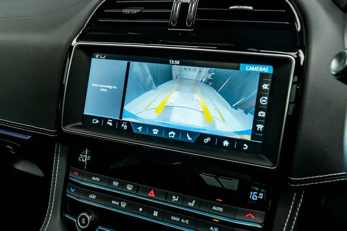 2020-jaguar-f-pace-50-v8-sc-svr-big-25