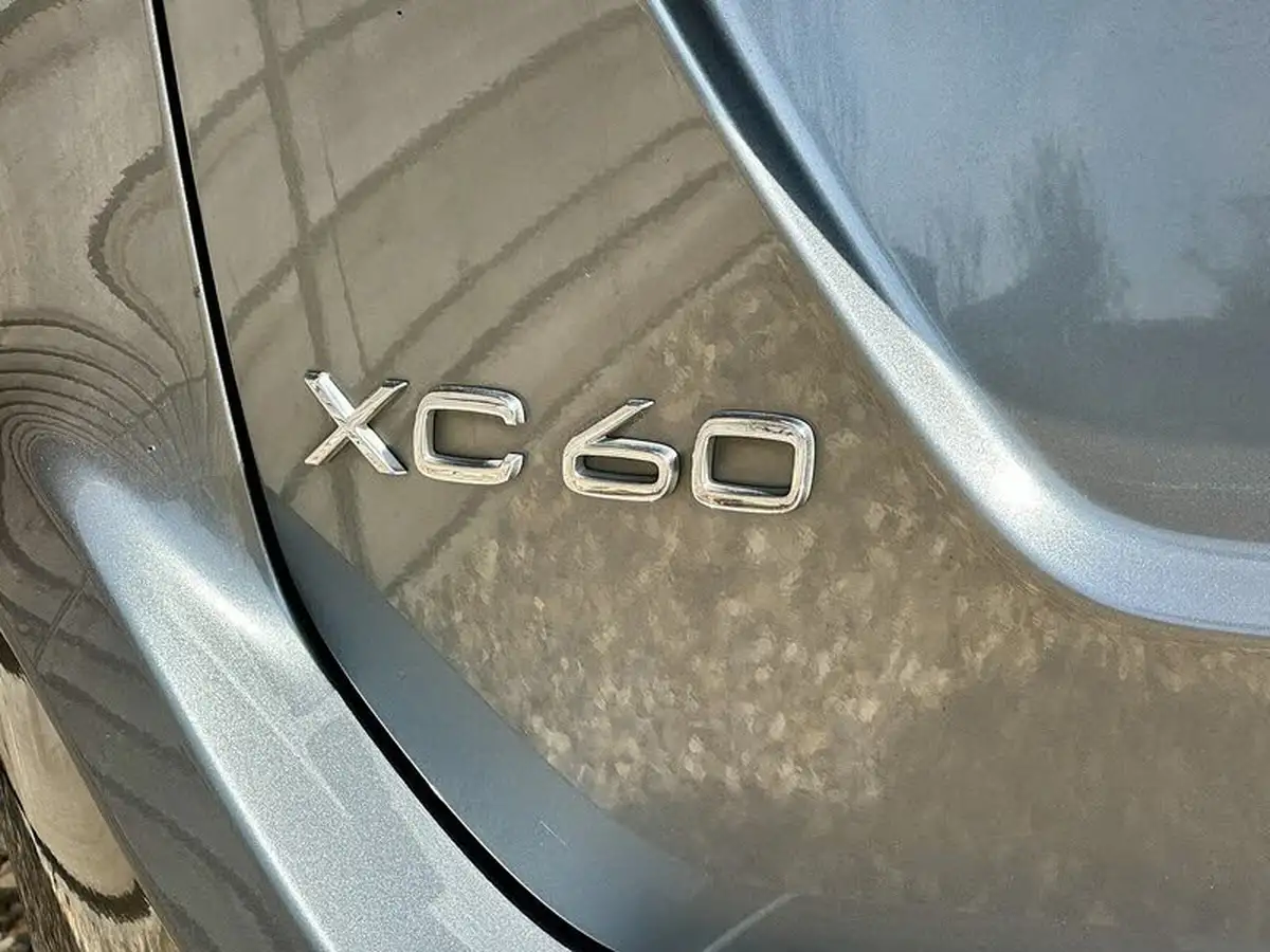 2016-volvo-xc60-20td-d4-r-design-nav-geartronic-big-17