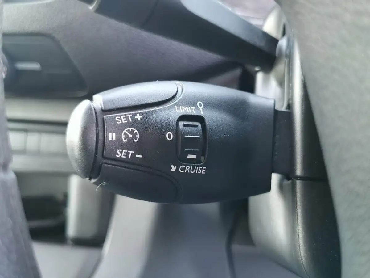 2020-peugeot-expert-15-bluehdi-professional-compact-1000-big-14