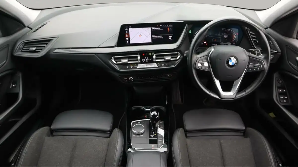2022-bmw-1-series-15td-116d-sport-dct-big-13