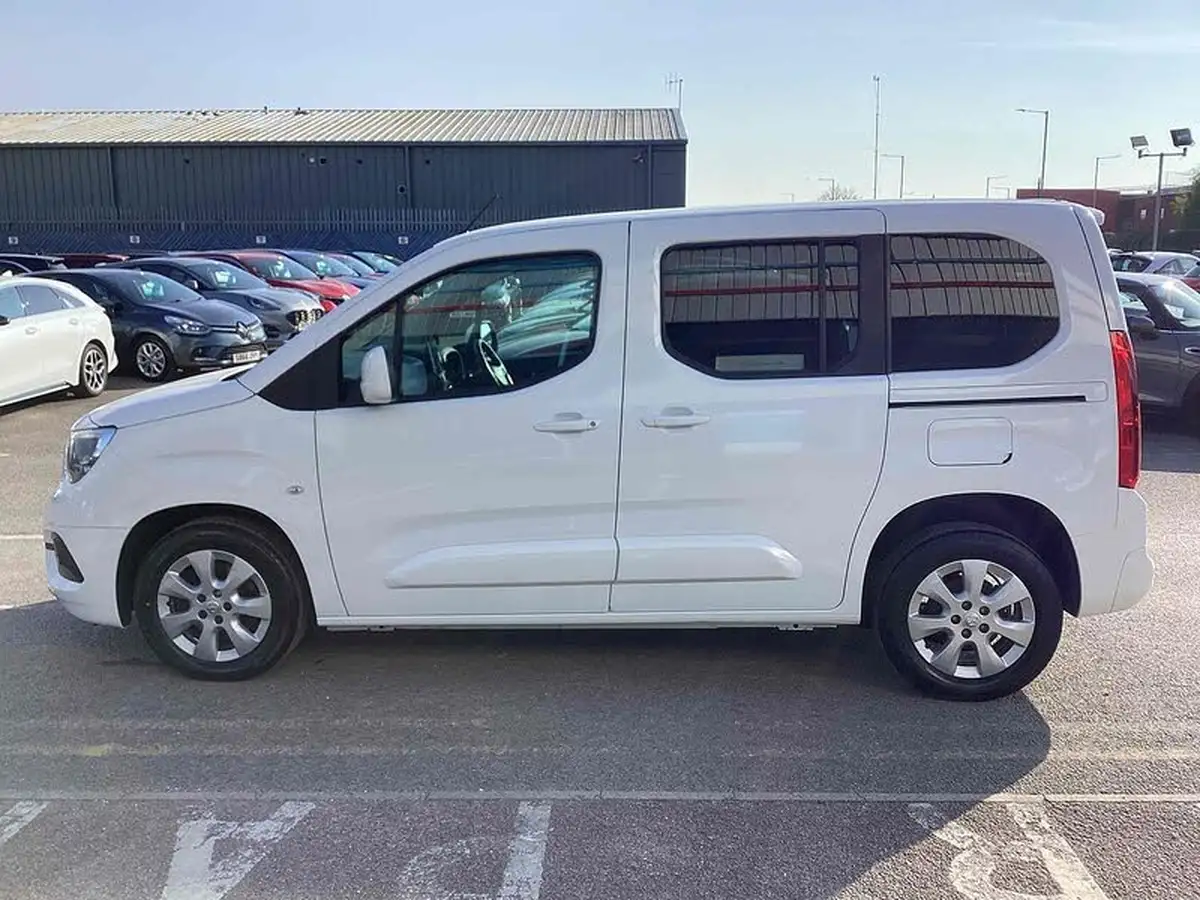 2021-vauxhall-combo-life-15-se-100ps-big-13