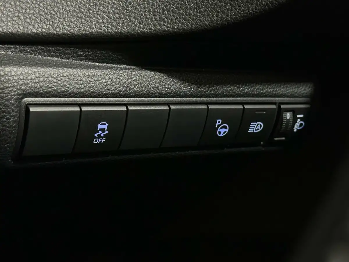 2019-toyota-corolla-18-vvt-i-icon-spare-wheel-hatchback-5d-big-16