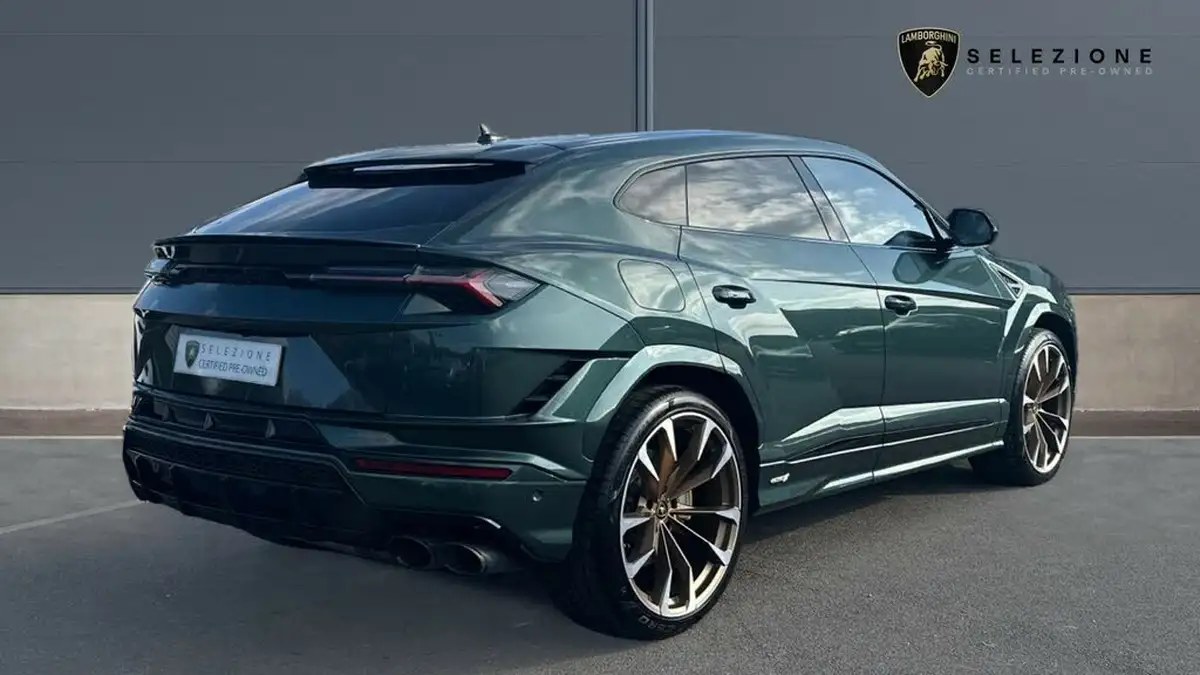 2023-lamborghini-urus-40-no-trim-big-2