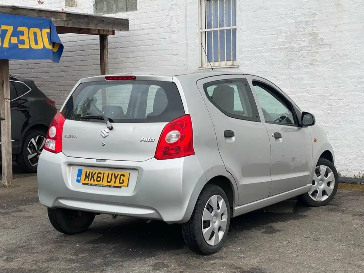 2011-suzuki-alto-10-sz2-big-13