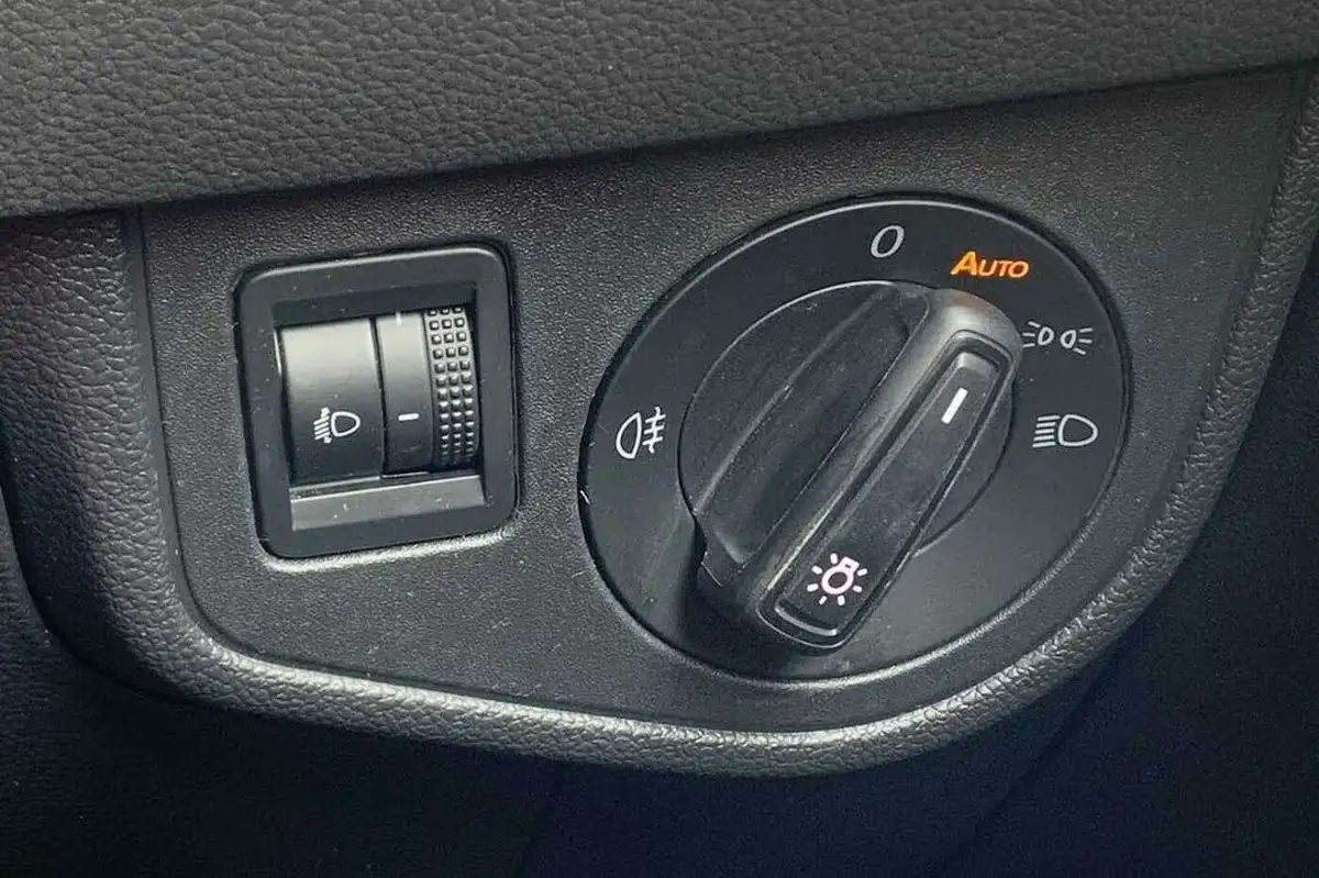 2022-volkswagen-polo-10-tsi-life-dsg-big-25