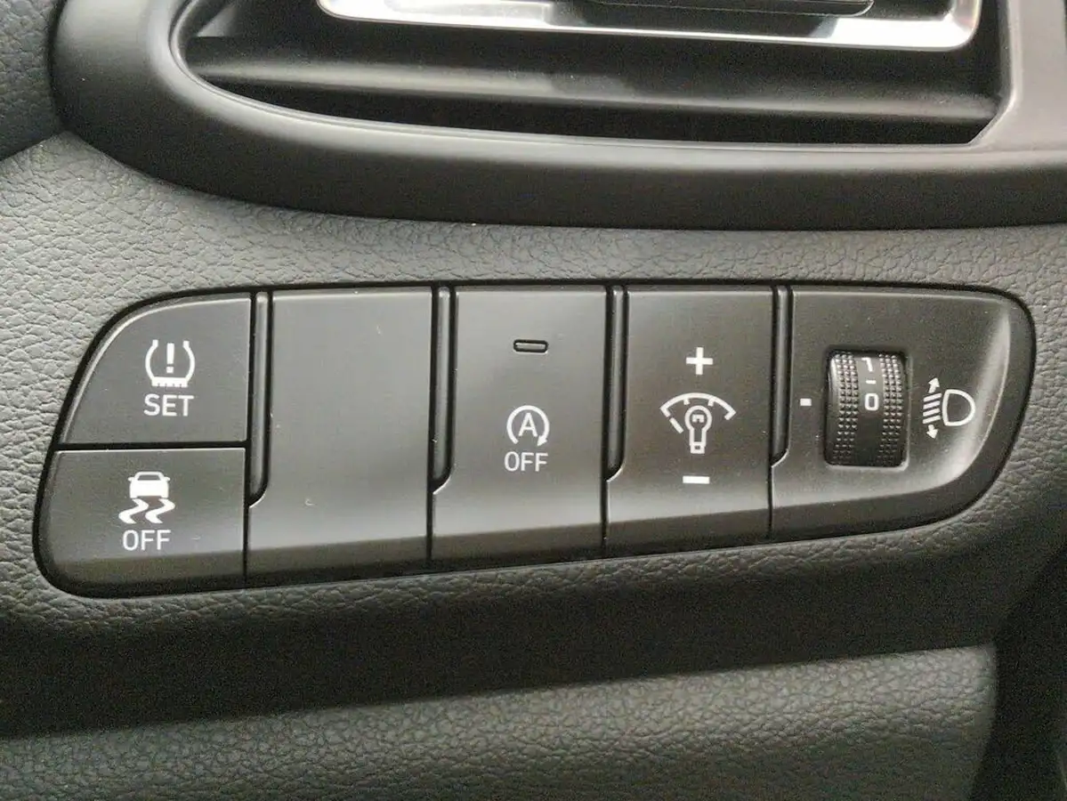 2023-hyundai-i30-10-t-gdi-se-connect-hatchback-dct-big-18