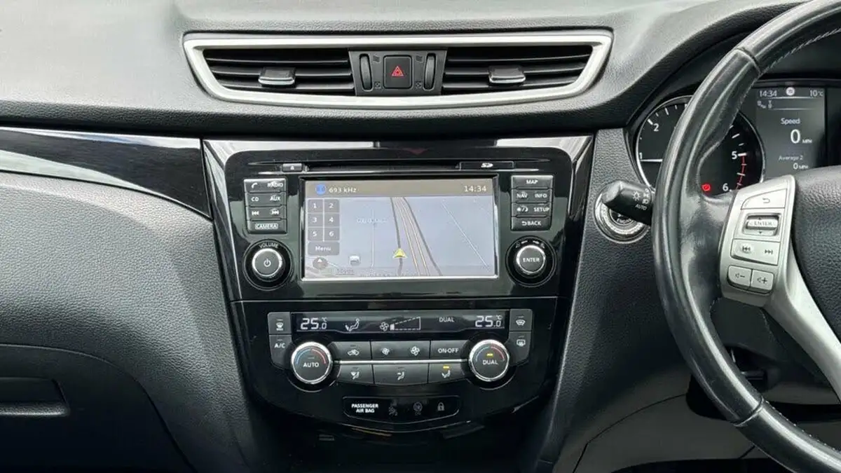 2015-nissan-qashqai-15dci-tekna-big-24