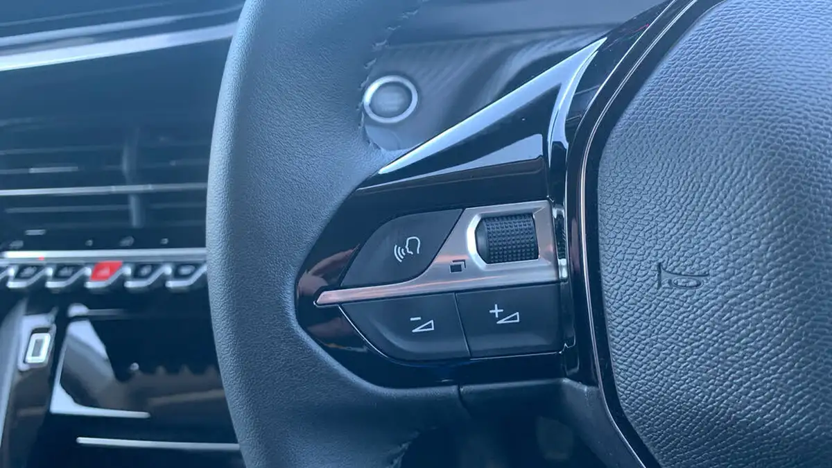 2024-peugeot-208-12-puretech-allure-big-22