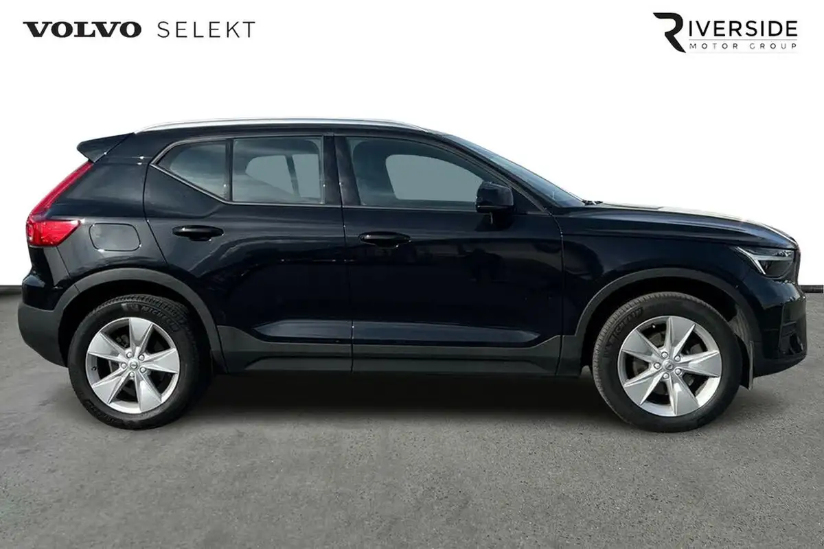 2022-volvo-xc40-20-b3-core-big-3