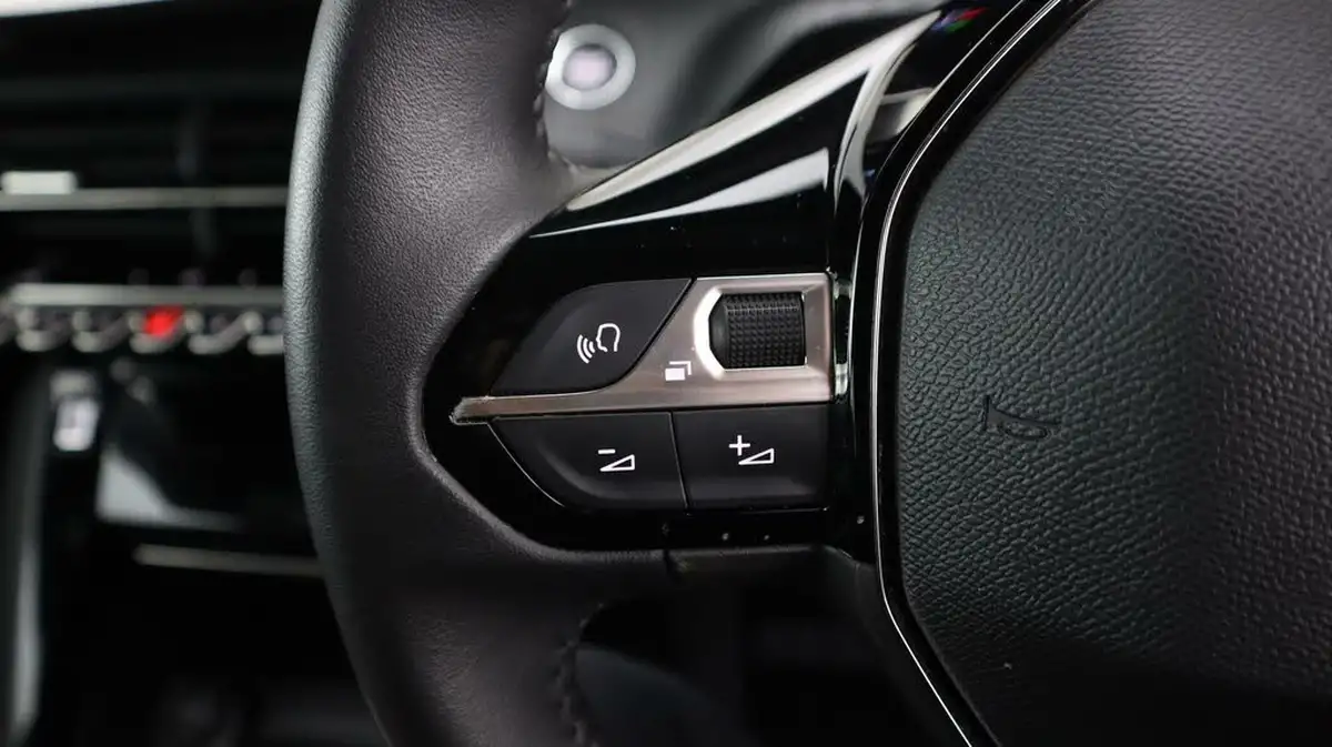 2023-peugeot-2008-suv-12-puretech-allure-big-22