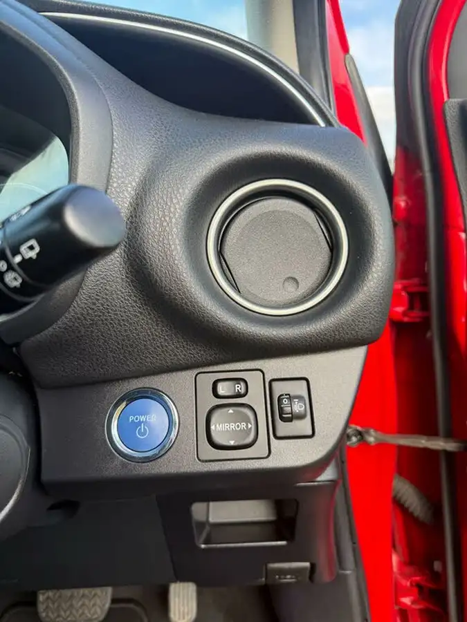2015-toyota-yaris-15-vvt-i-excel-hybrid-15in-big-19