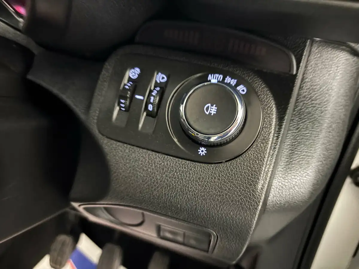 2019-vauxhall-combo-15cdti-edition-2000-75pseu6d-t-panel-big-14